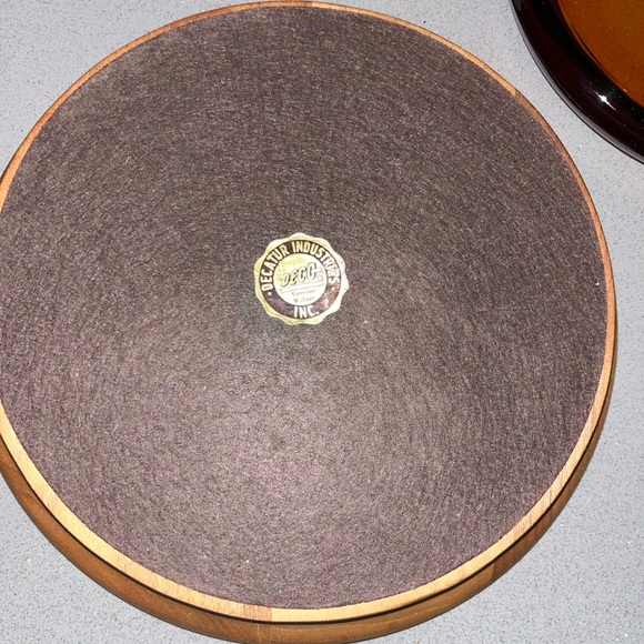 Amber Glass CIGARETTE CIGAR ASHTRAY LARGE 8" Vintage With Walnut Wood Base - Picture 5 of 6